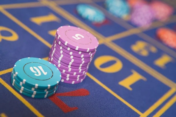 Live dealer rolling dice in Lightning Dice game at joker268 login studio